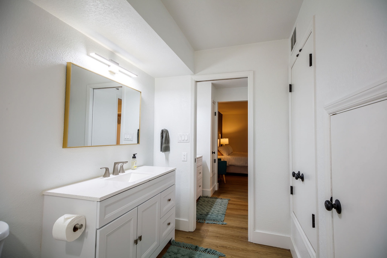 Bathroom #1 with Shower En-Suite to Bedroom #1