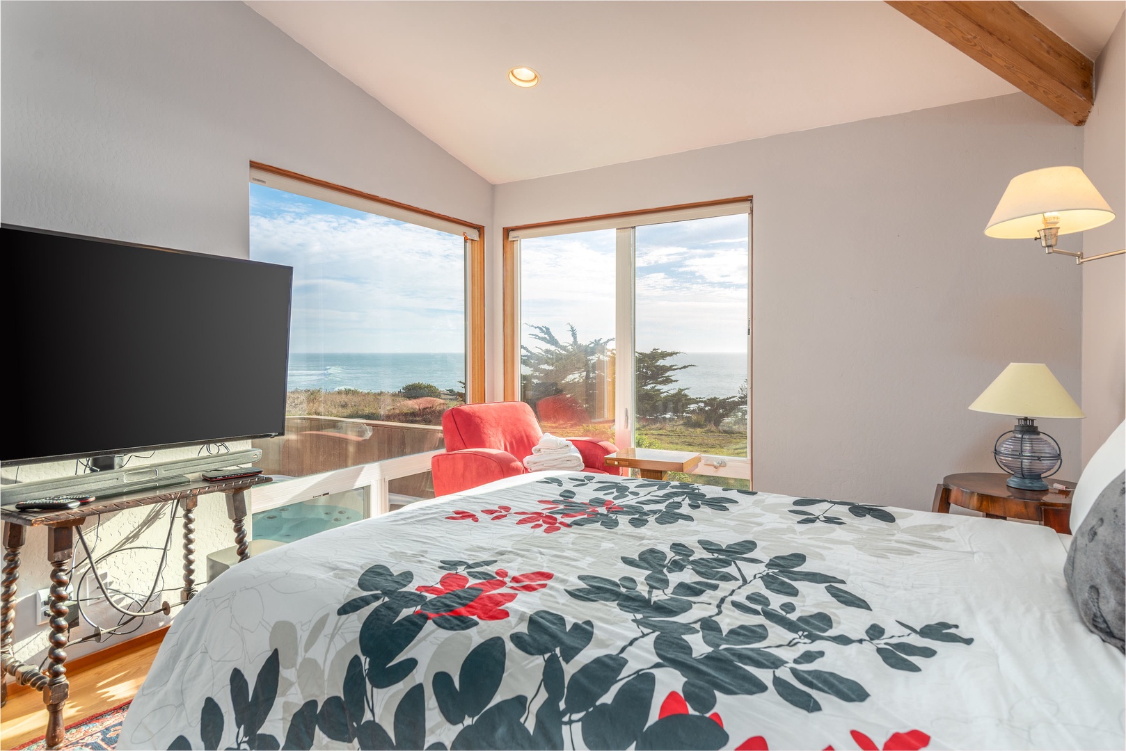 3rd bedroom: Queen bed w/ ocean views