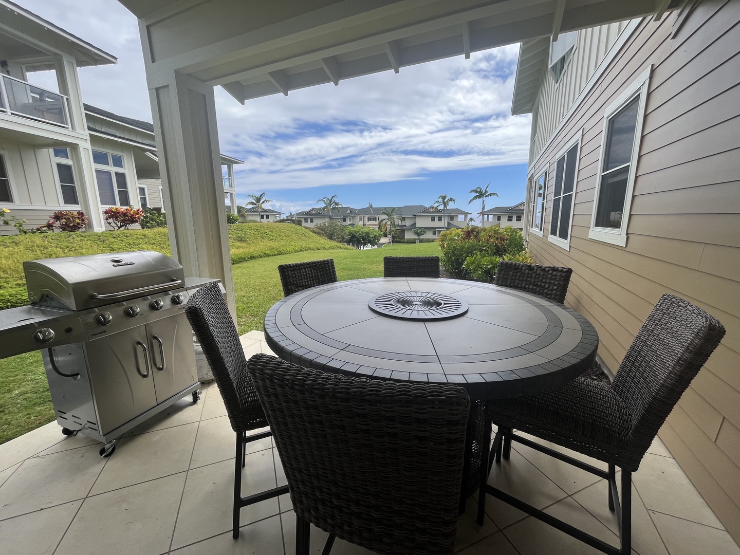 Lanai dining and propane grill