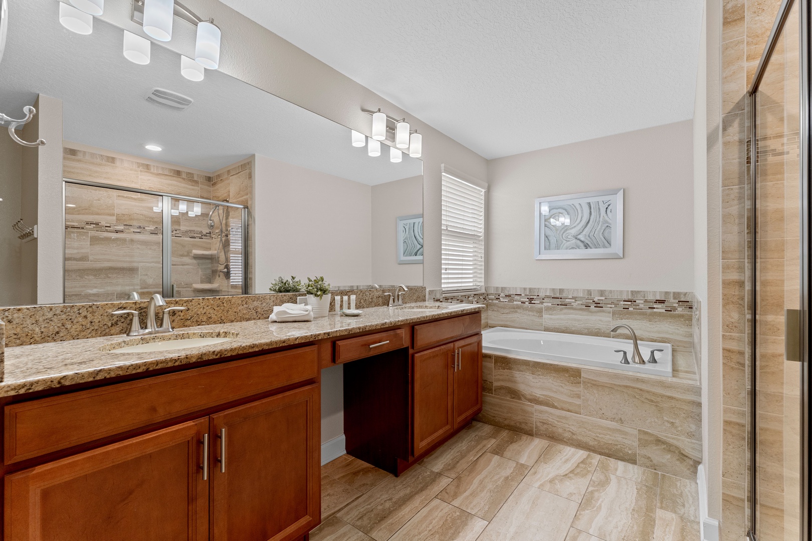 Ensuite with separate shower and tub