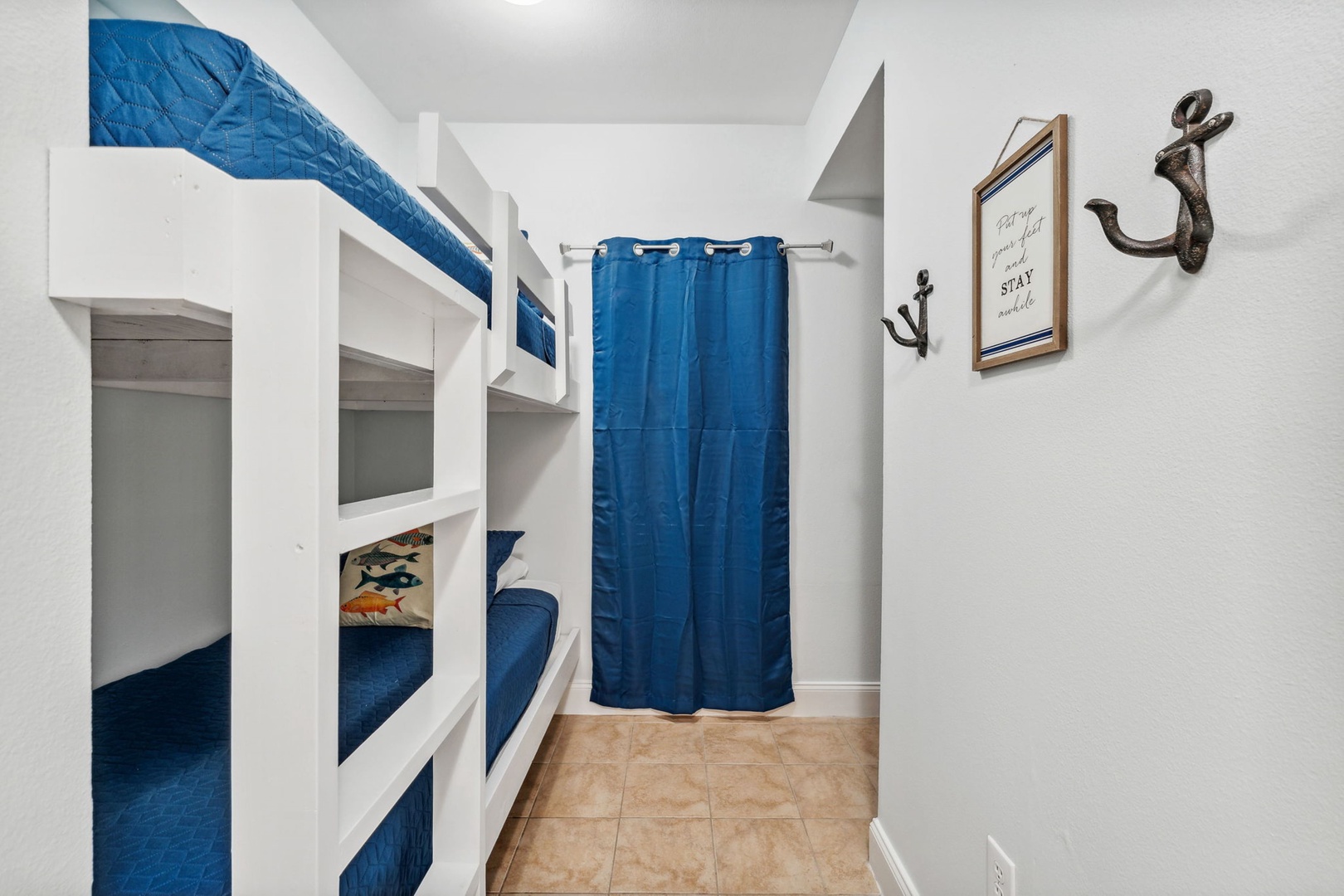 Bunk nook with twin/twin bunk bed