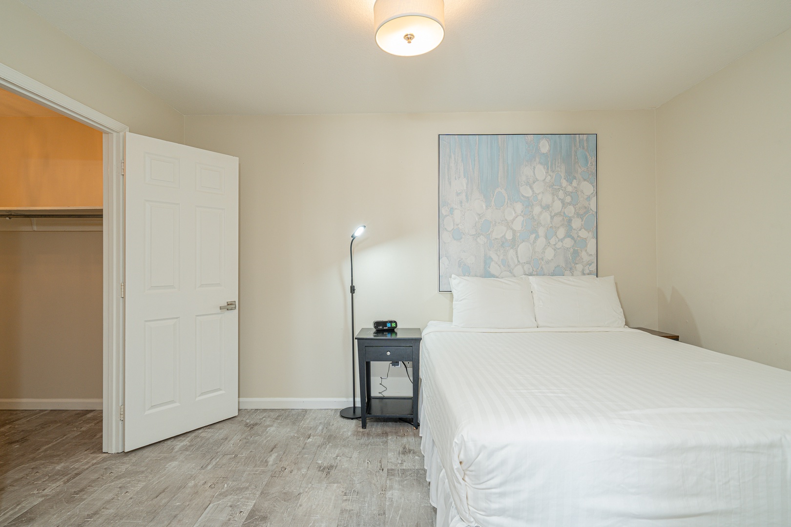 The final queen suite offers a walk-in closet, private ensuite. & Smart TV