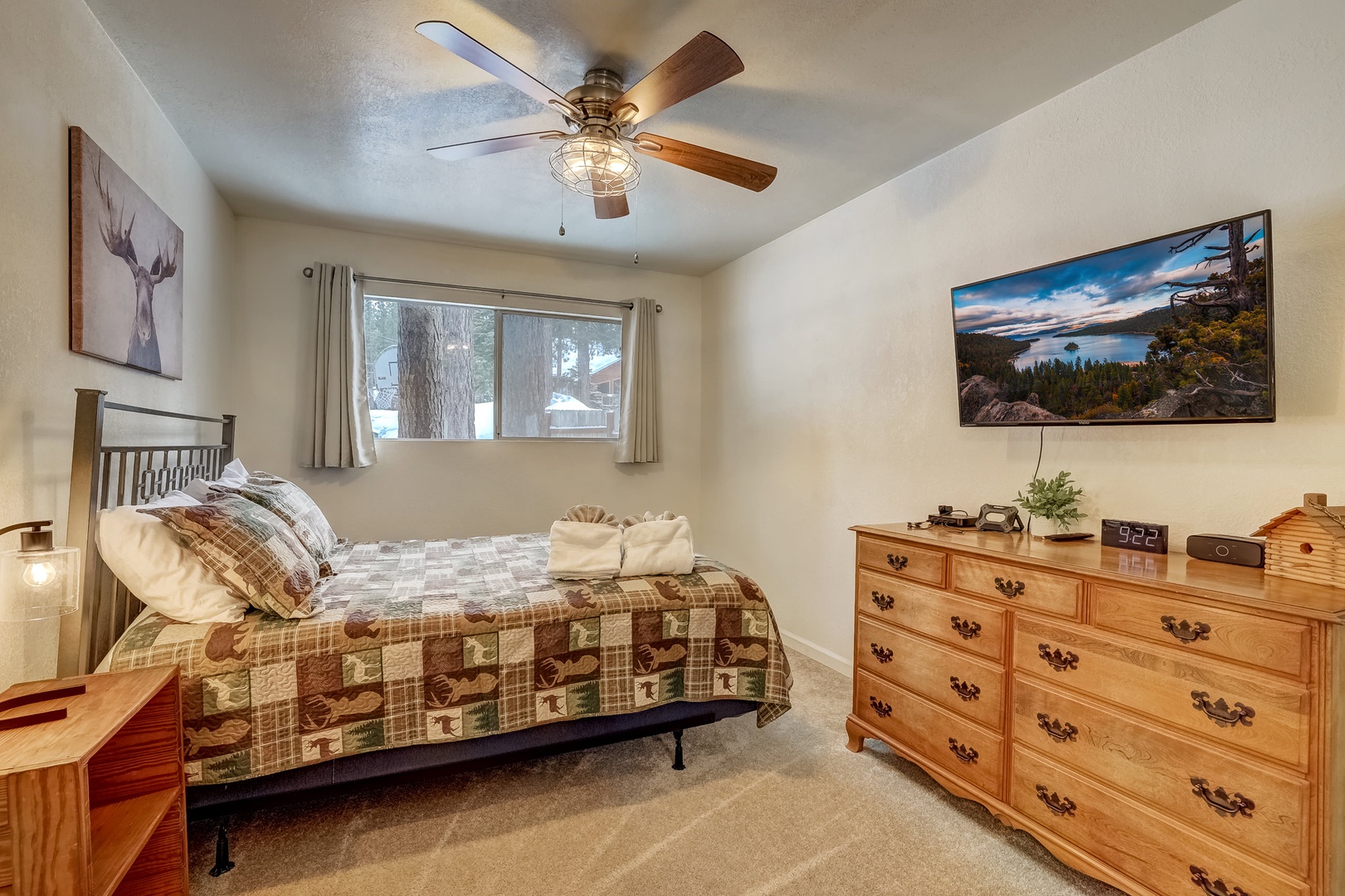 Bedroom 1 with Queen bed, Smart TV, and en suite