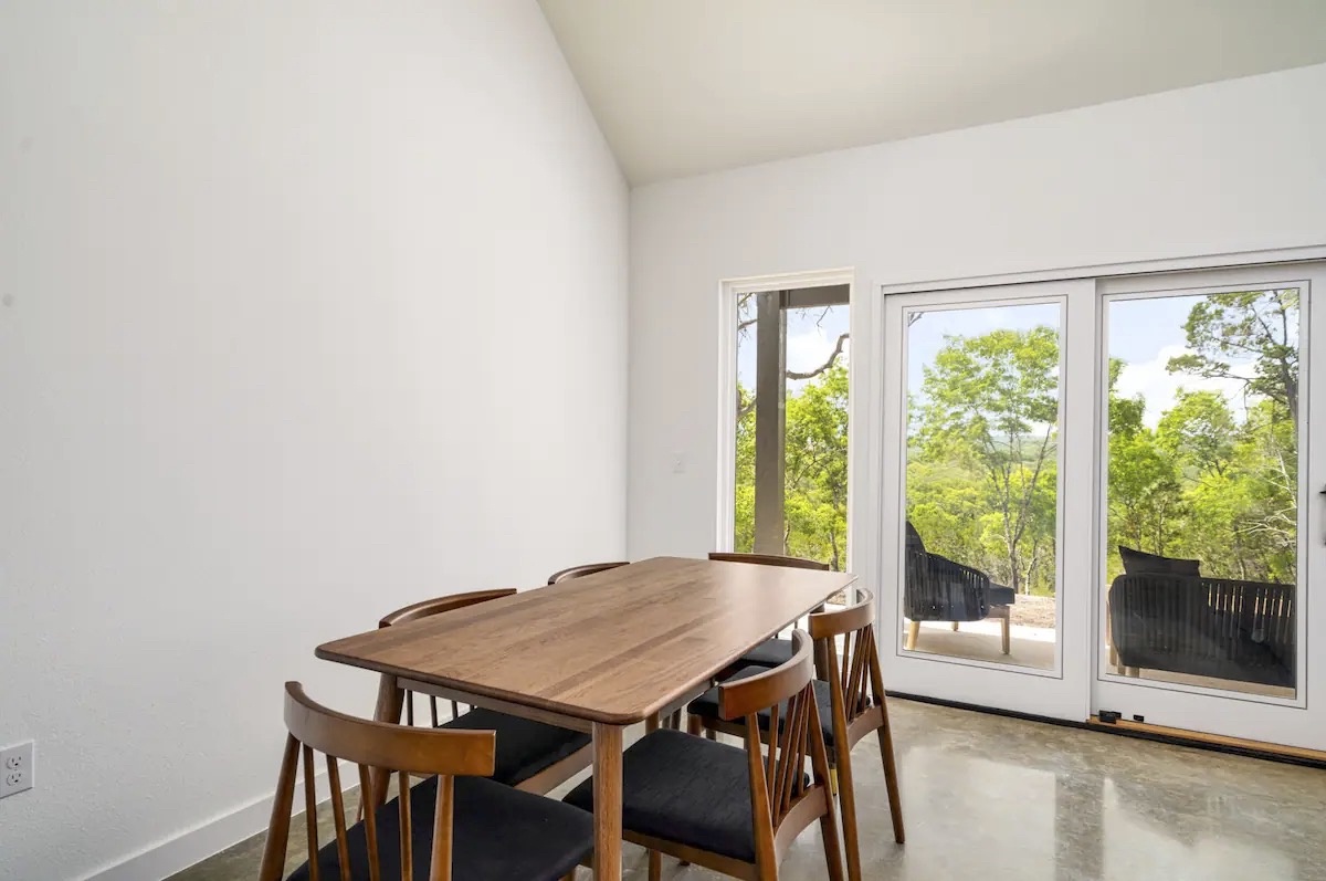 Dining room table fit for 6