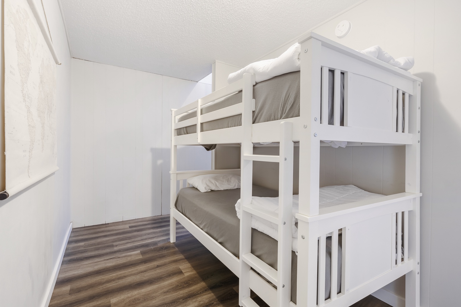 Bunk room with Twin/Twin Bunk bed