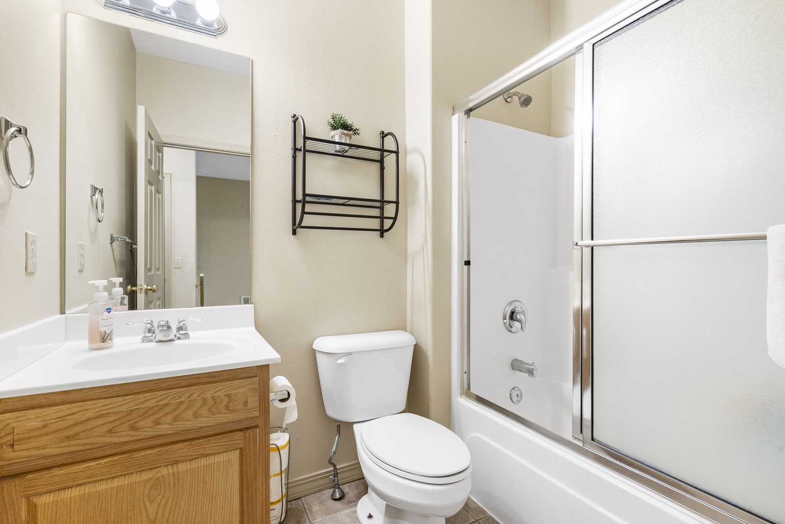 Bathroom with single vanity and bathtub shower combo