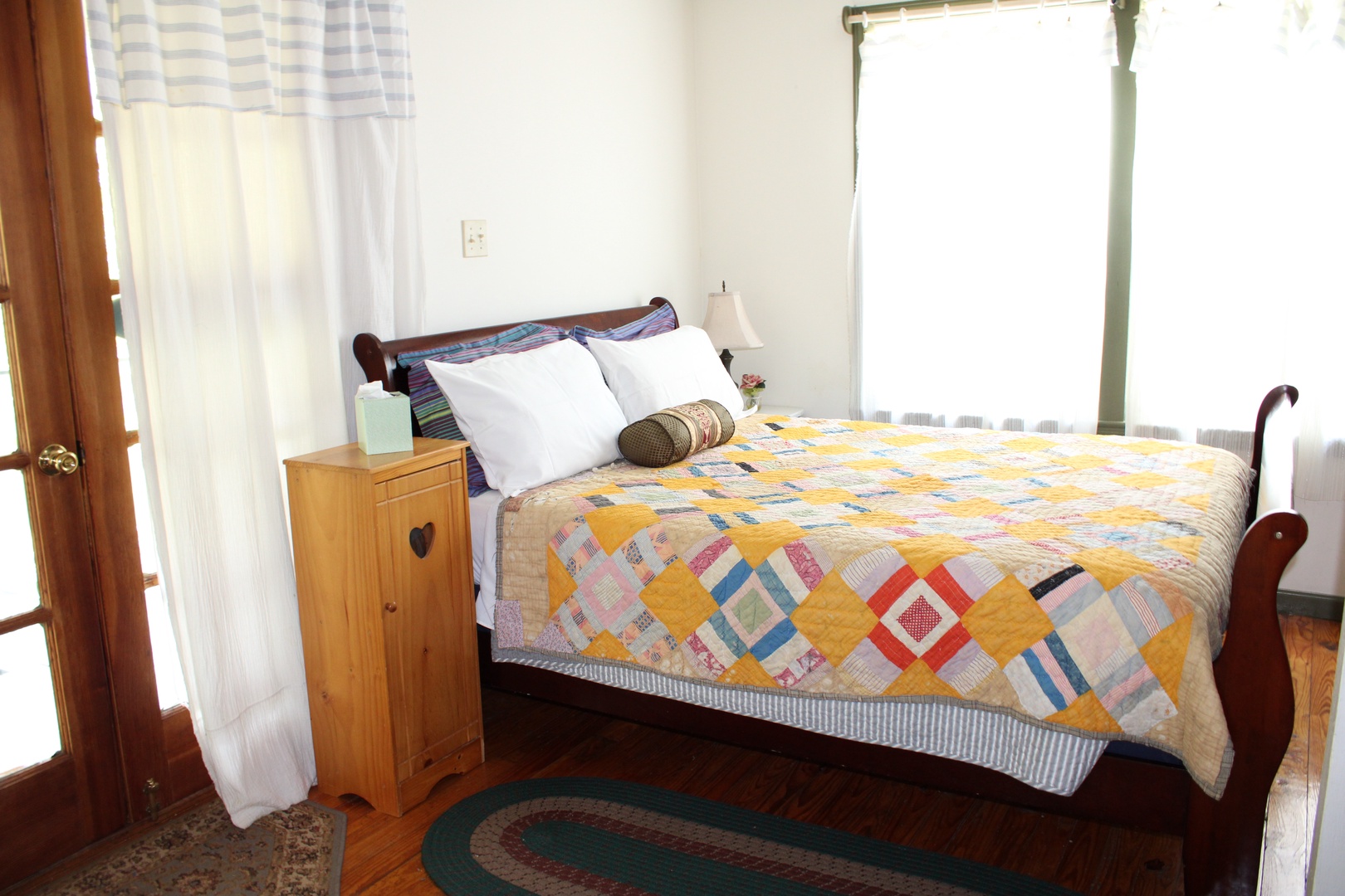 The living room also offers guests a comfortable queen bed