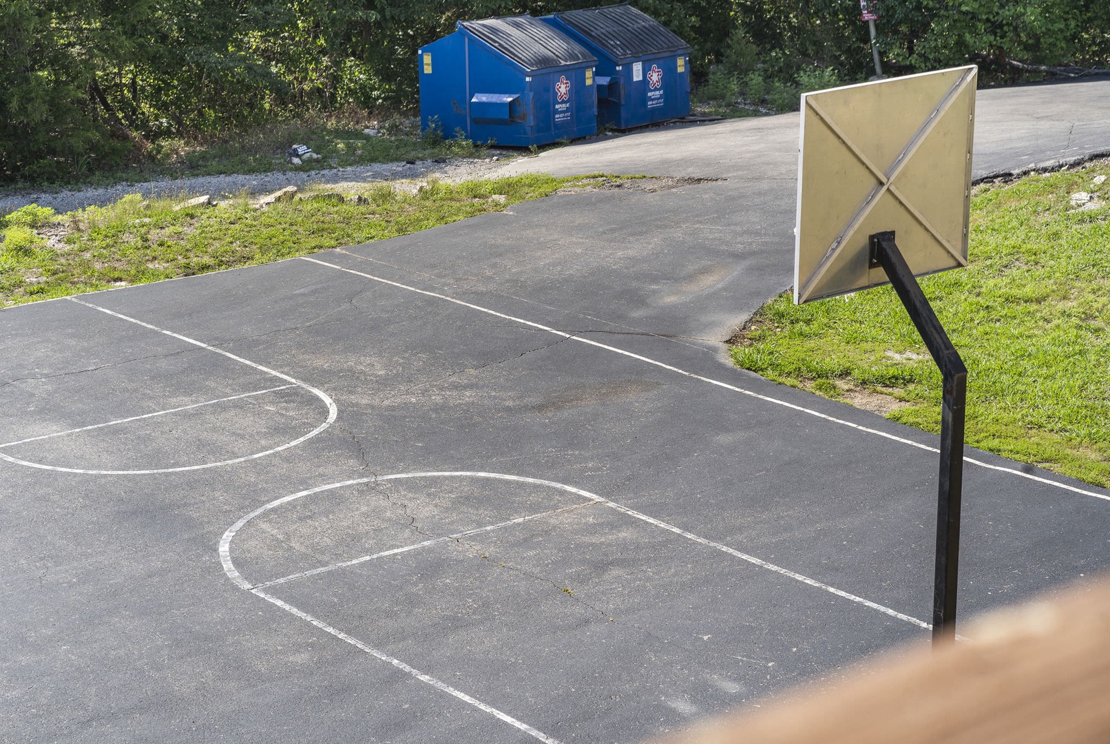 Mini basketball court