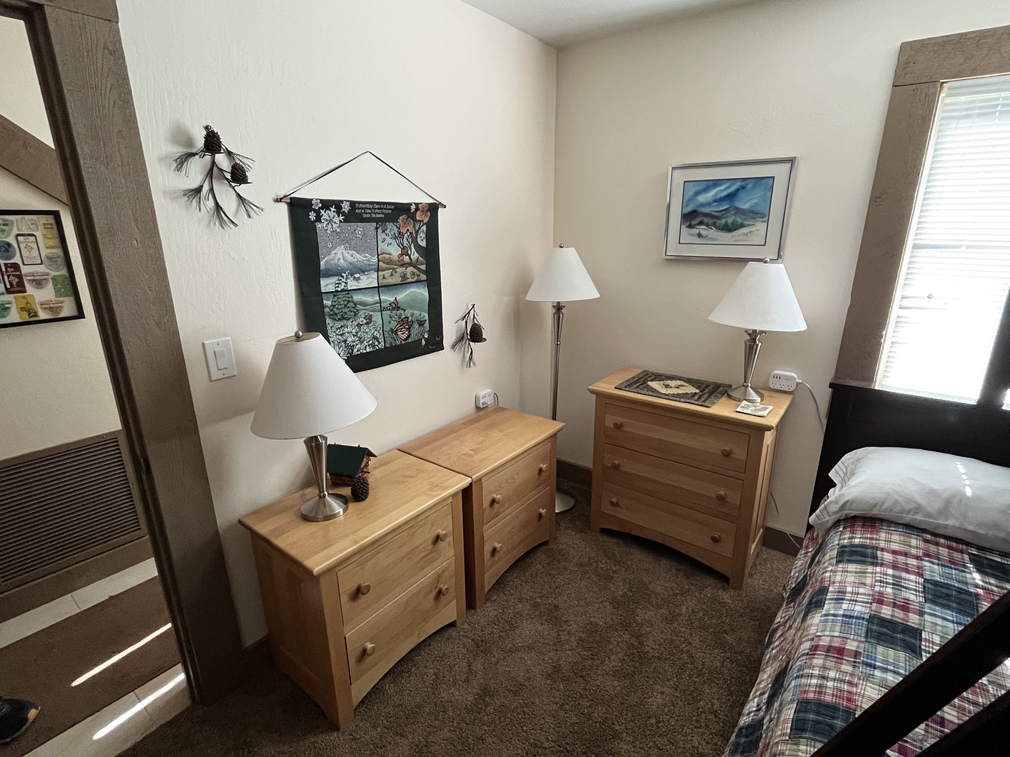 Guest bedroom with Full over twin bunk bed
