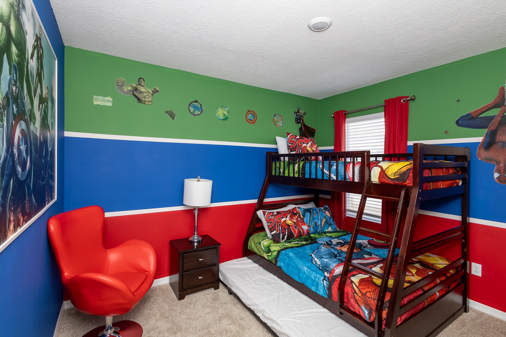 This cozy full/twin bunkbed with a trundle bedroom, includes a smart TV