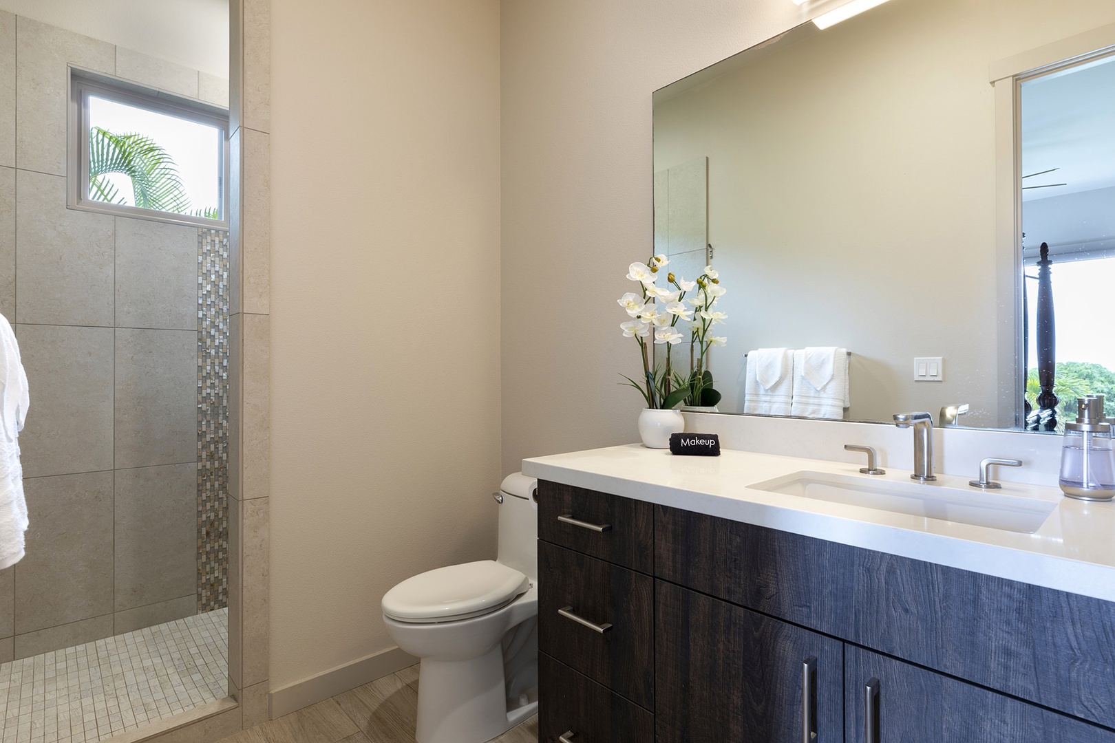 Ensuite bathroom with stand up shower