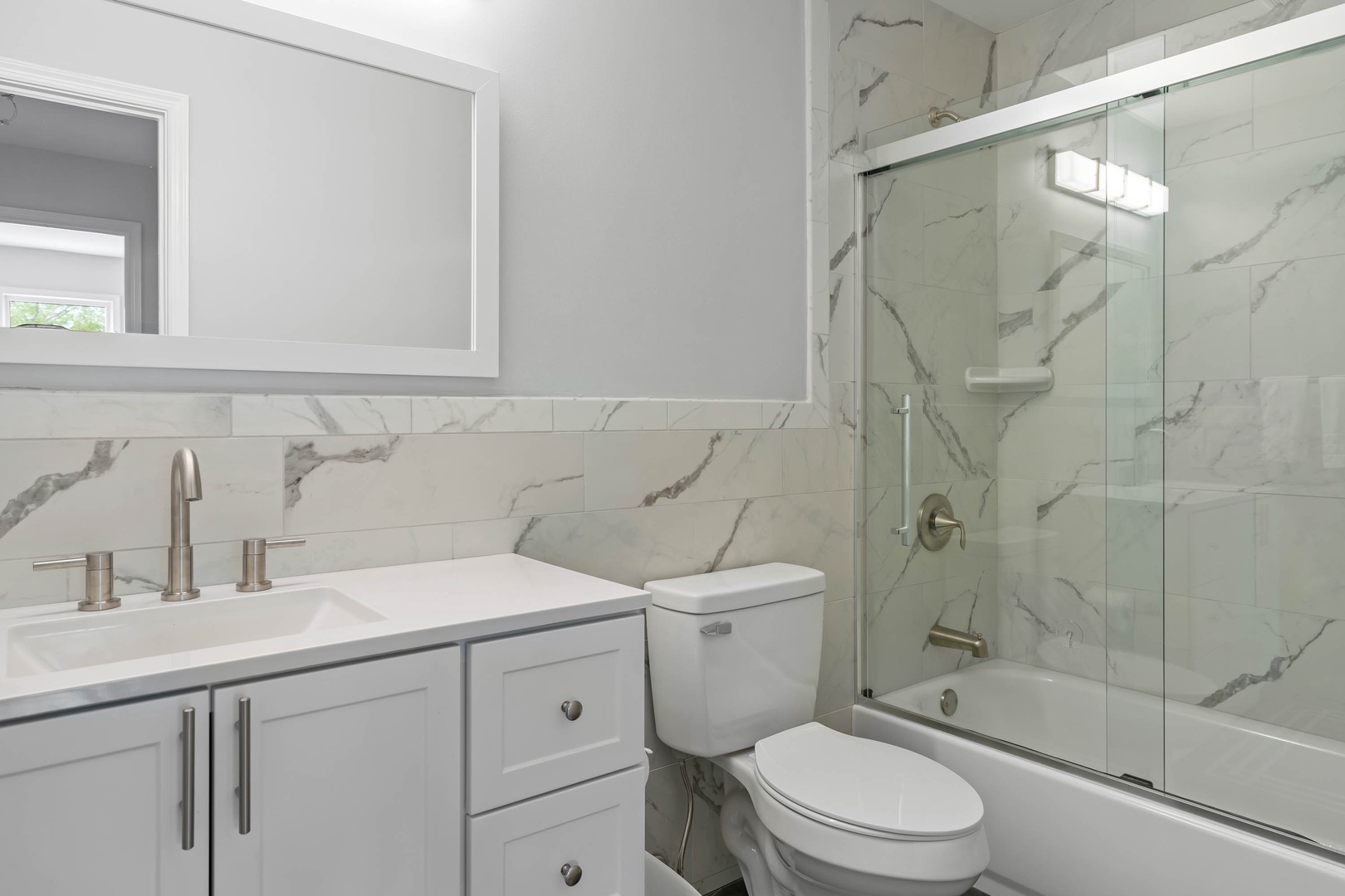 Second Floor bathroom 3 with tub/shower combo