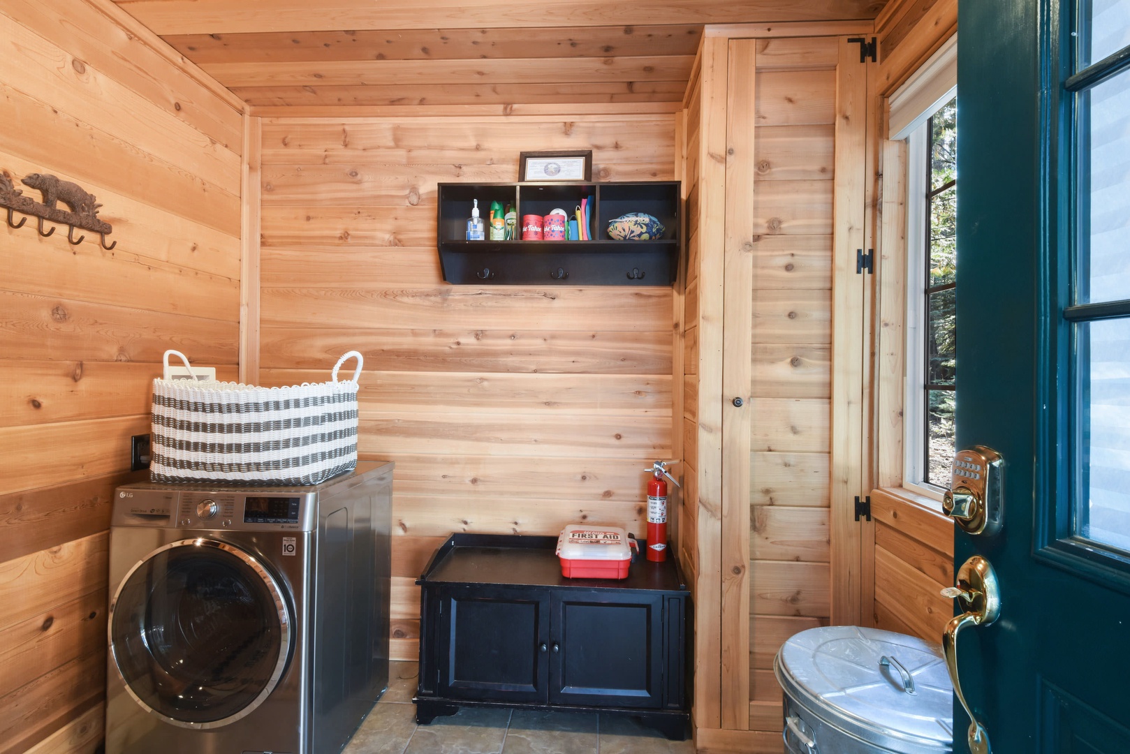 Mud room for storing skis, snowboards, boots - has washer no dryer