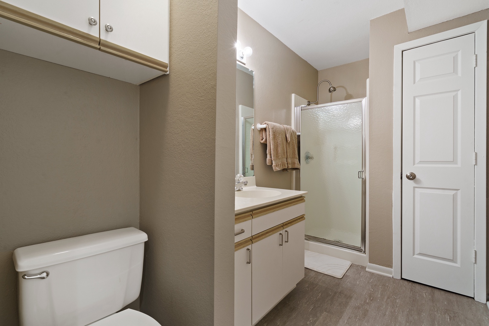 Bathroom 1 private en-suite with walk -in shower