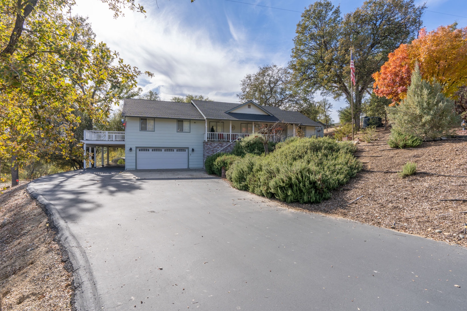 Ample parking in the driveway