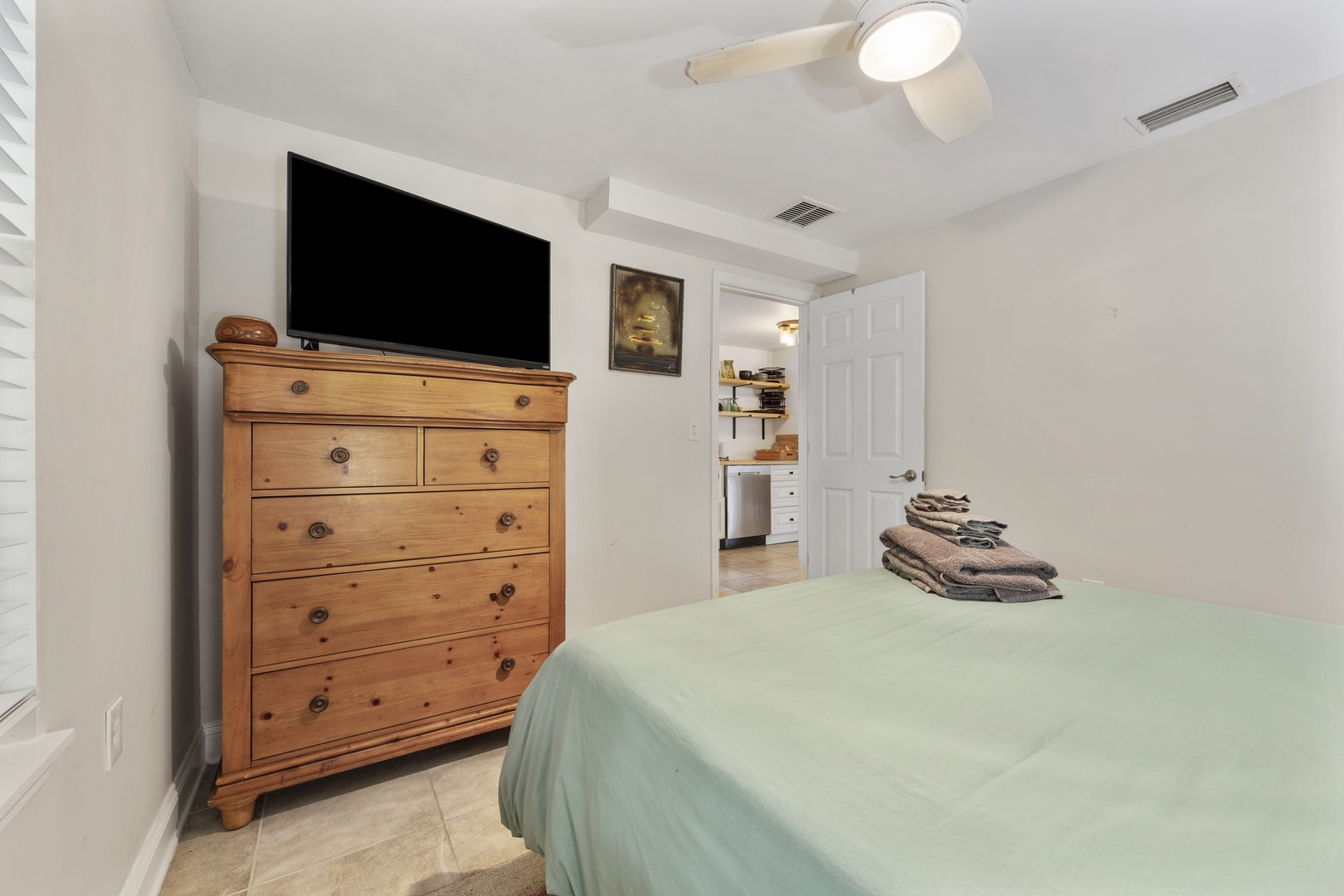 Bedroom 3 with Queen bed and Smart TV