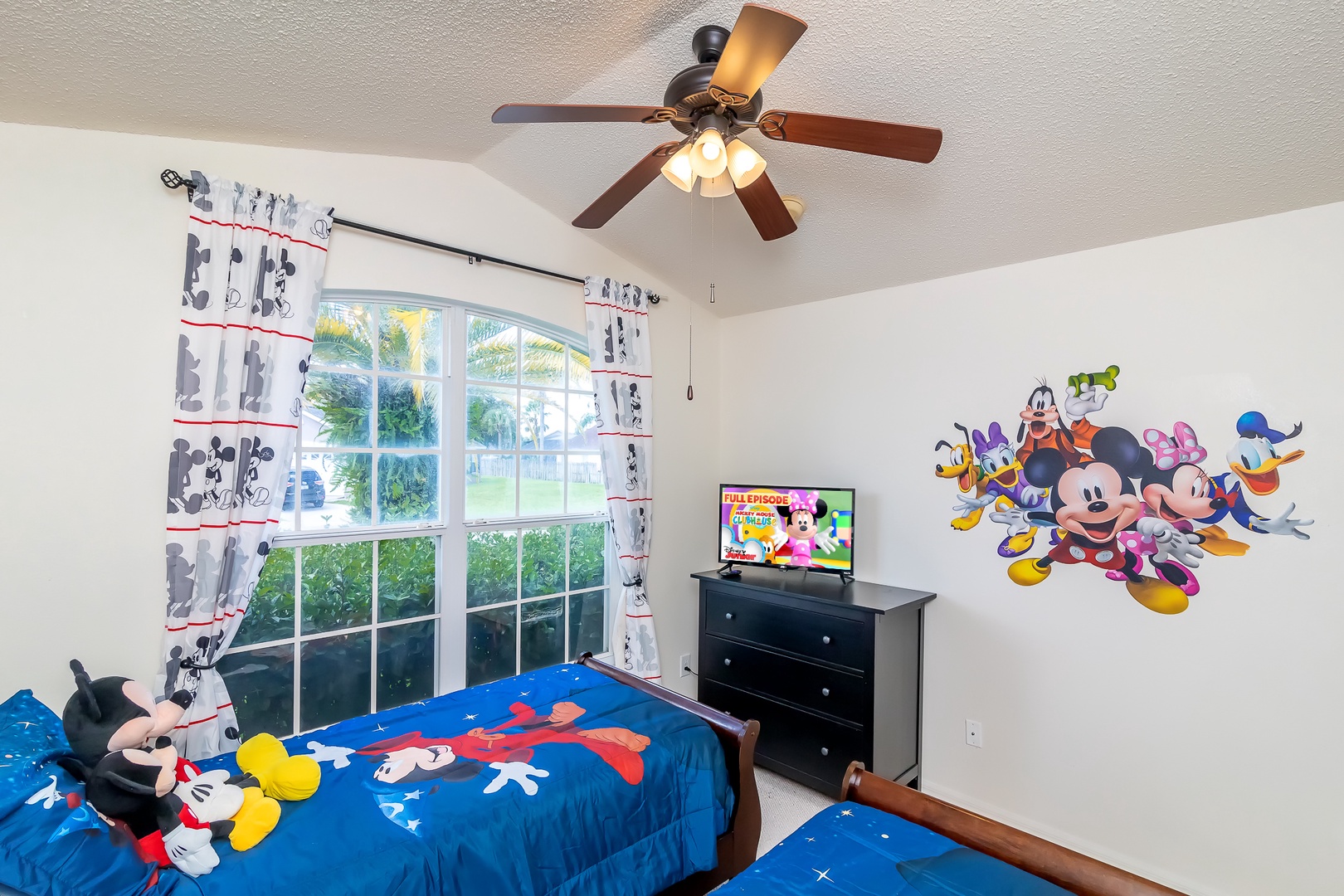 Bedroom #1 with Two Twin Beds