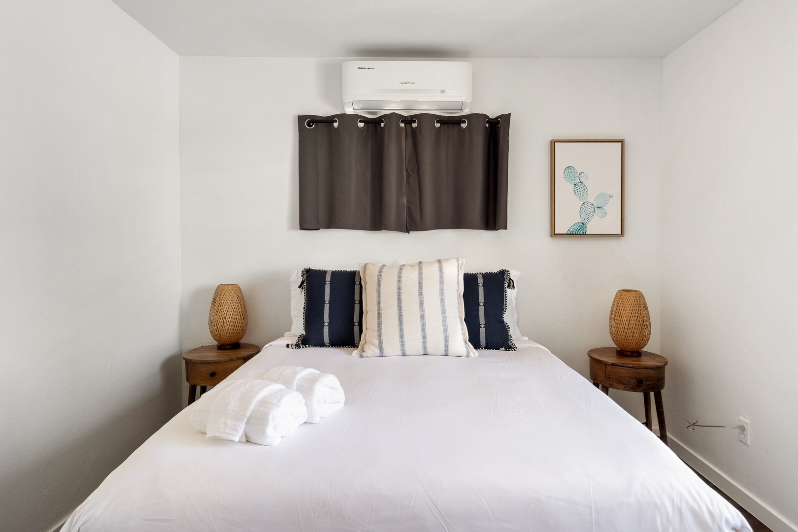 Bedroom 3 with Queen bed