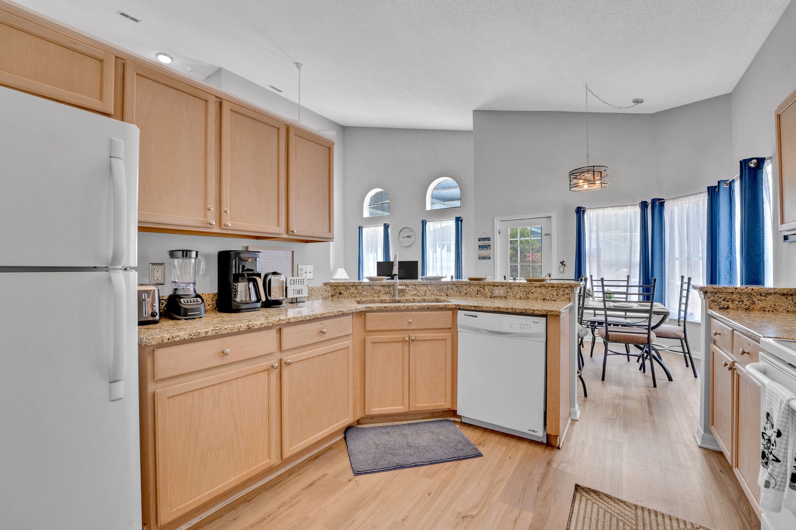 Cook and dine in style in this bright, spacious kitchen