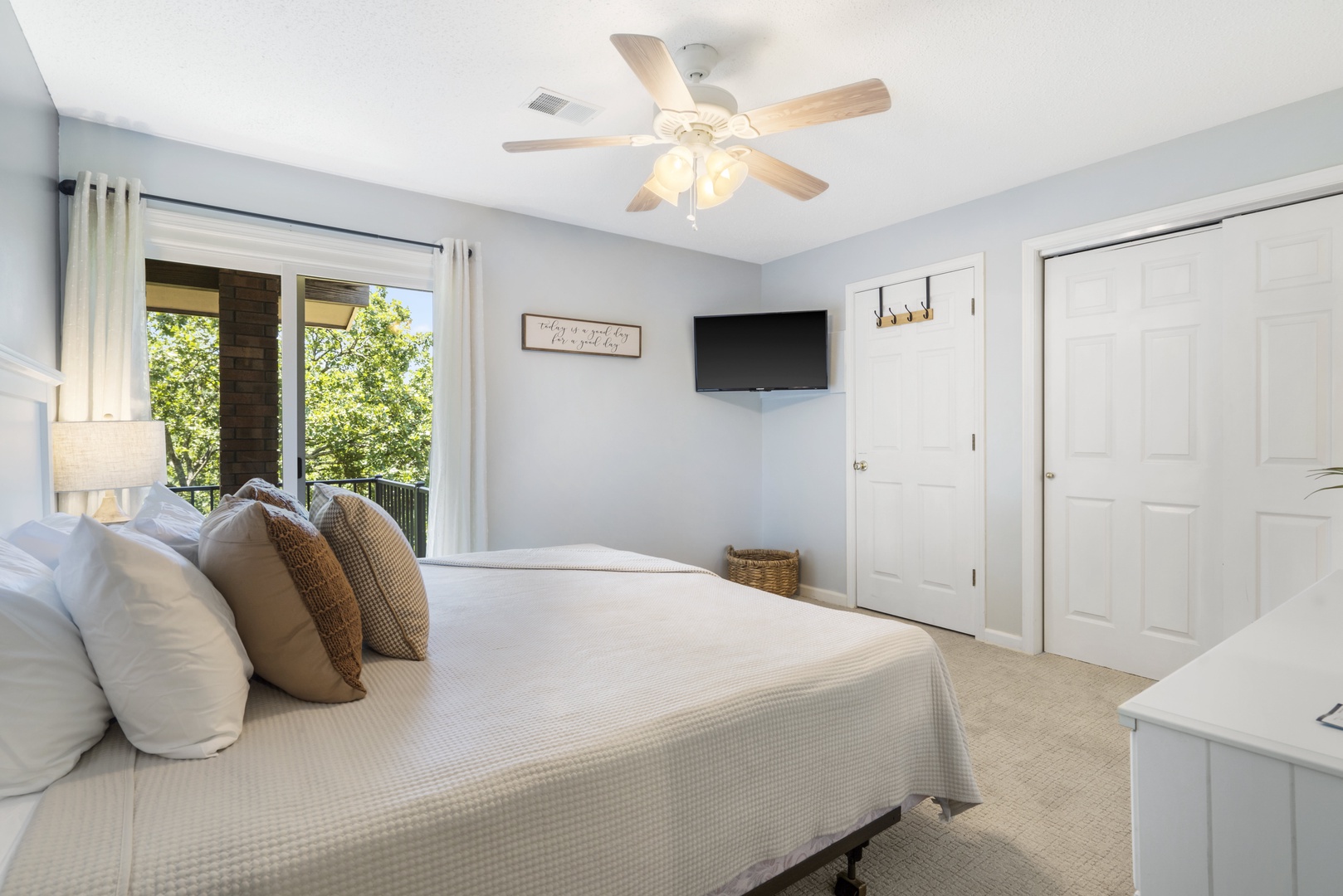 Bedroom 2 with king bed, Smart Tv, and ensuite