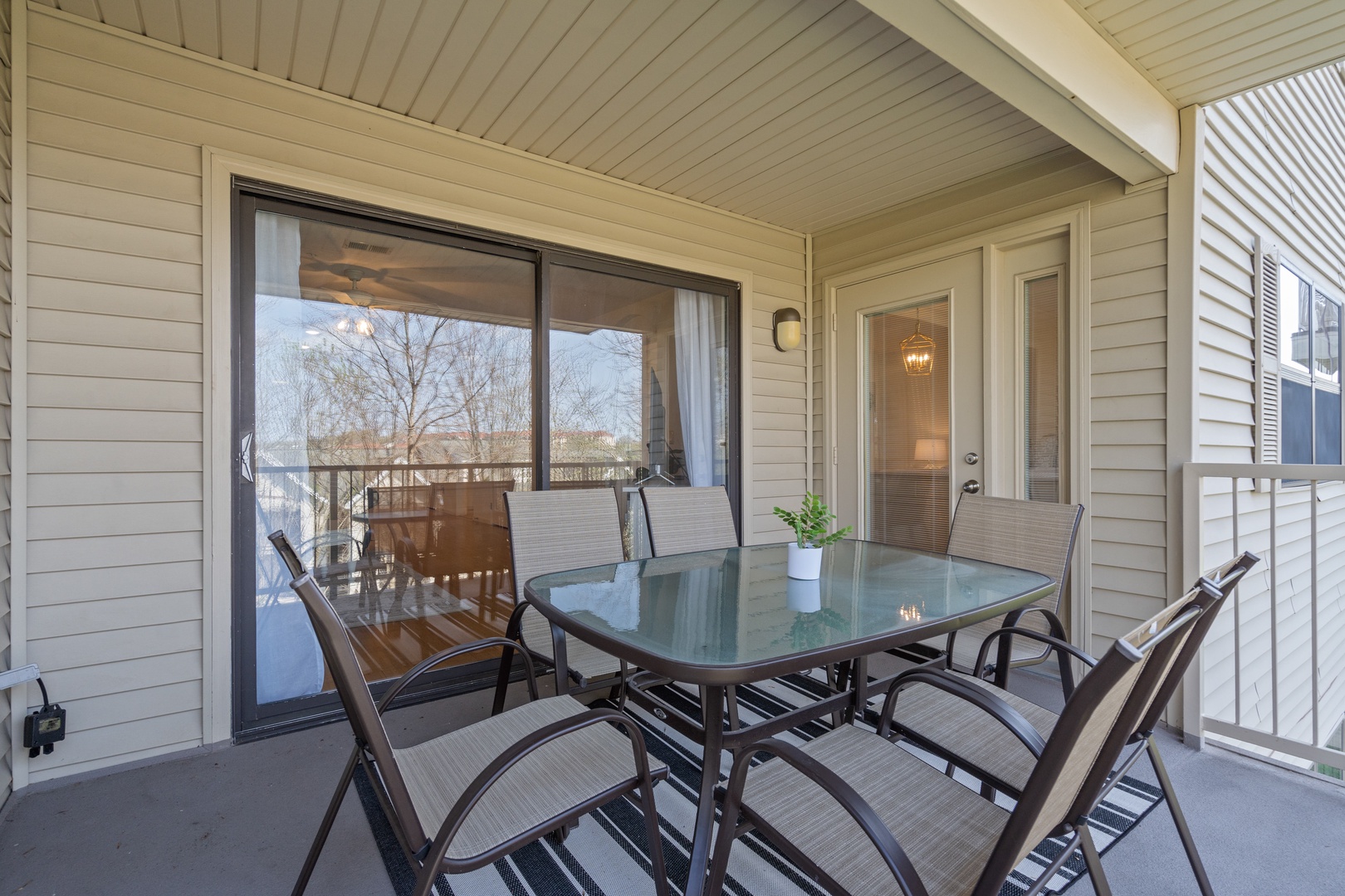 Balcony with outdoor seating