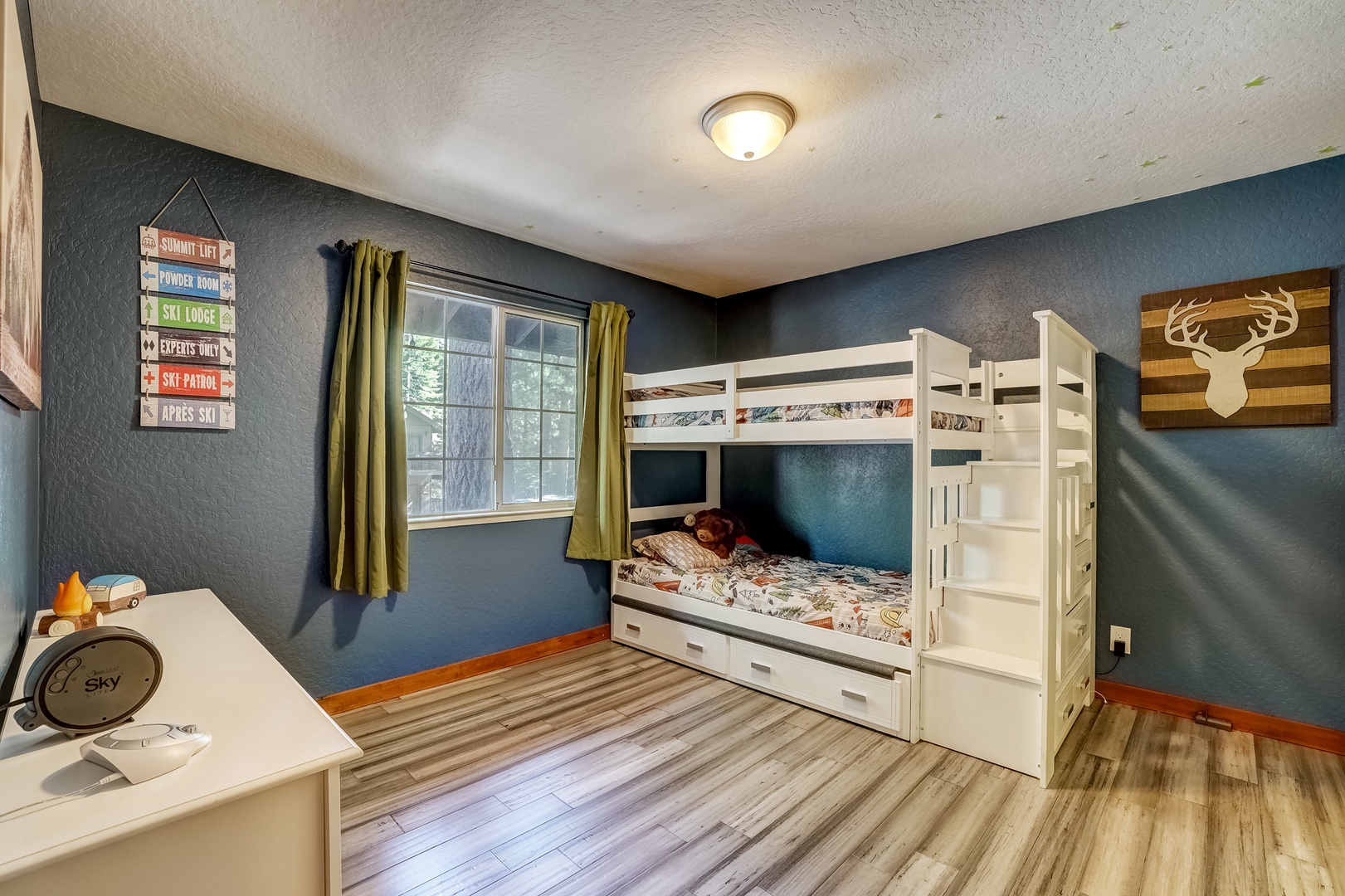 Bedroom 2 - Twin bunk  + trundle room