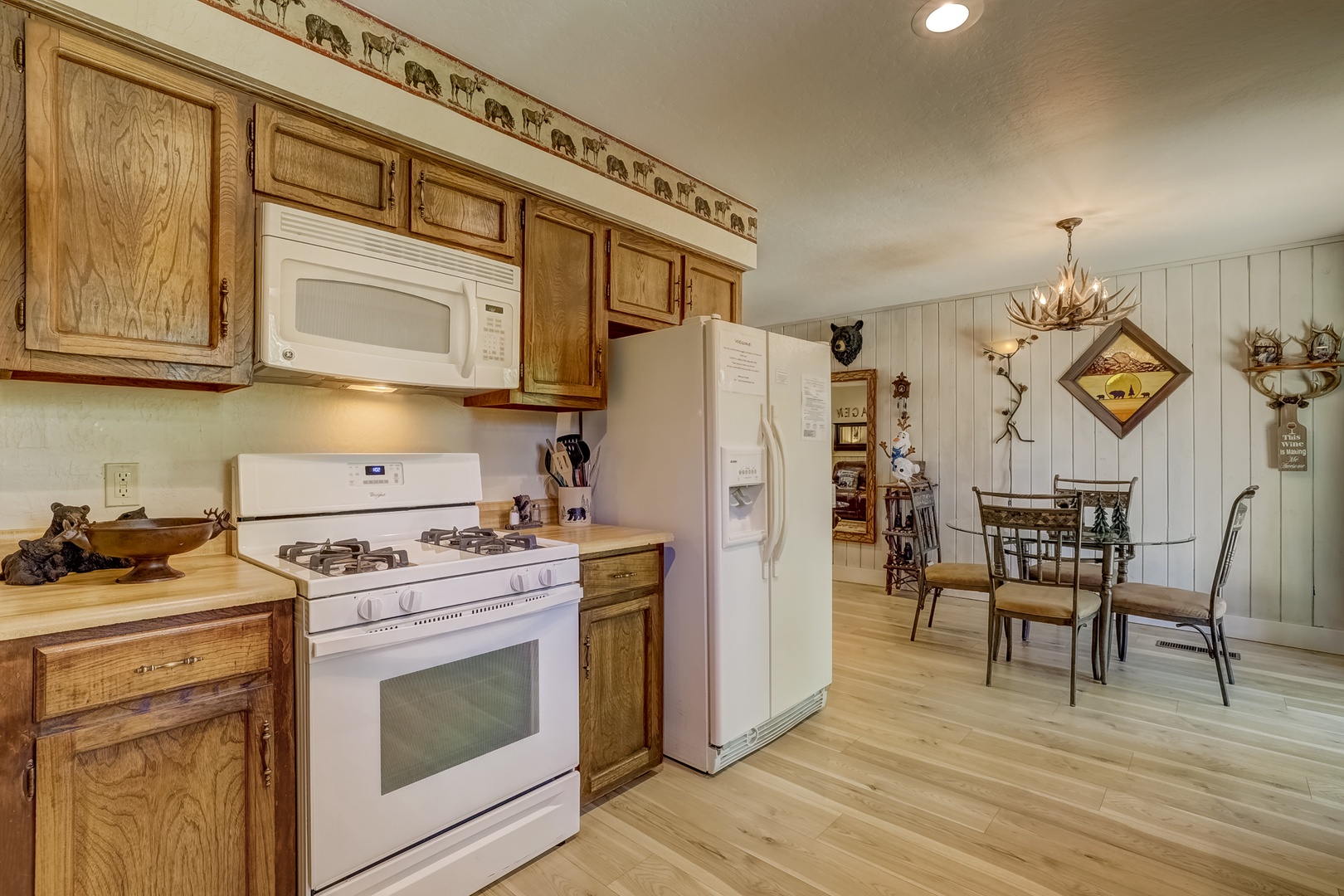 Full kitchen w/ toaster, Keurig coffee, blender, spices, wax paper, and more!