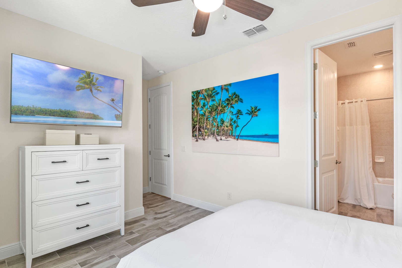 Bedroom 2: Queen Bedroom offering an En Suite and Smart TV