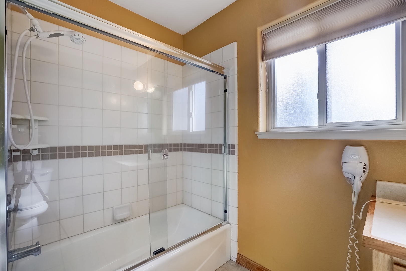 Bathroom 3 shared with shower/tub combo Bedroom 4 with 3 Twin beds, and Smart TV (Downstairs)