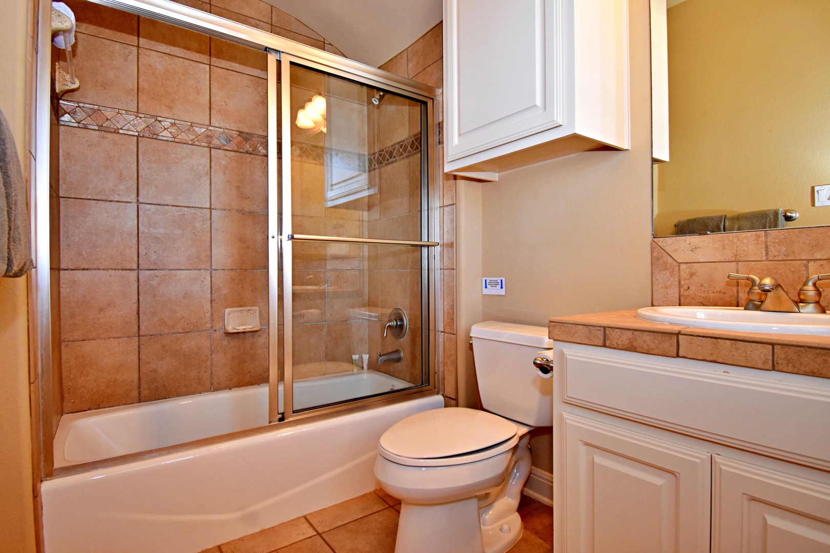 Bathroom 3 private en-suite with shower/tub combo (2nd floor)