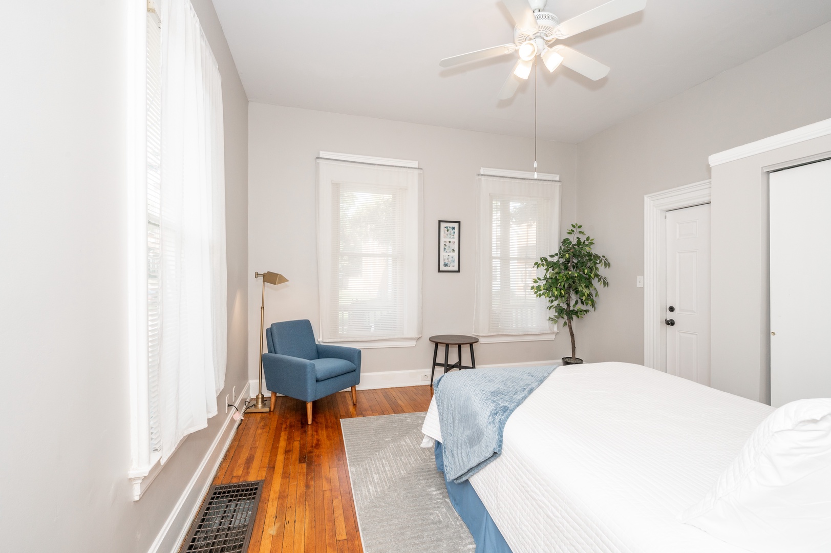 Bedroom with queen bed