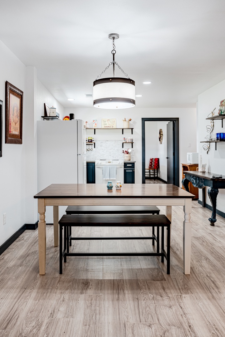 Table fit for 4