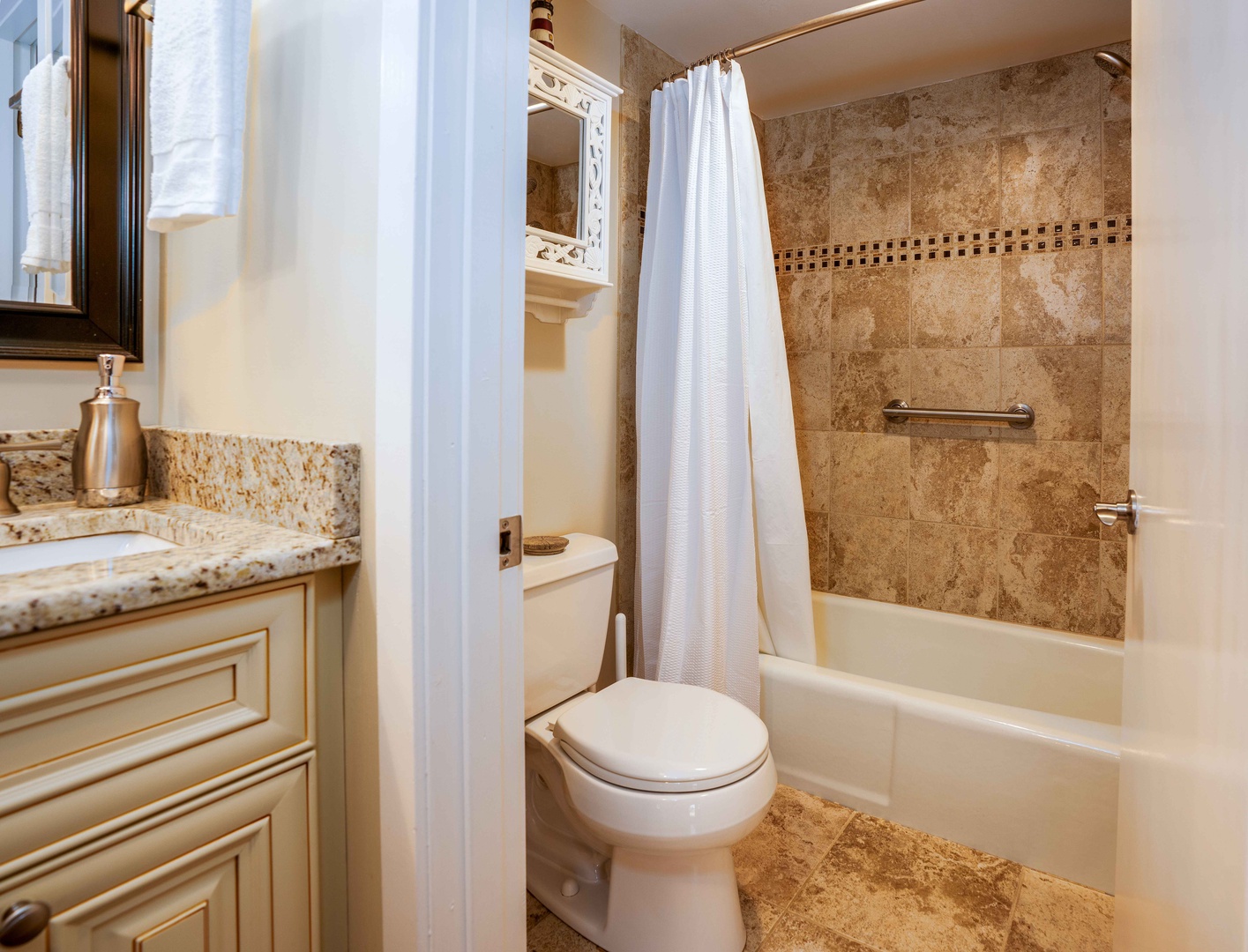 Bathroom with shower/tub combo