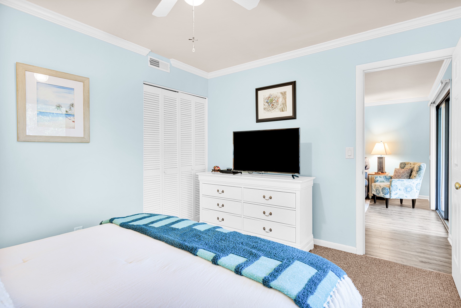 Bedroom 1 with Queen bed, Smart TV, balcony access, and en-suite