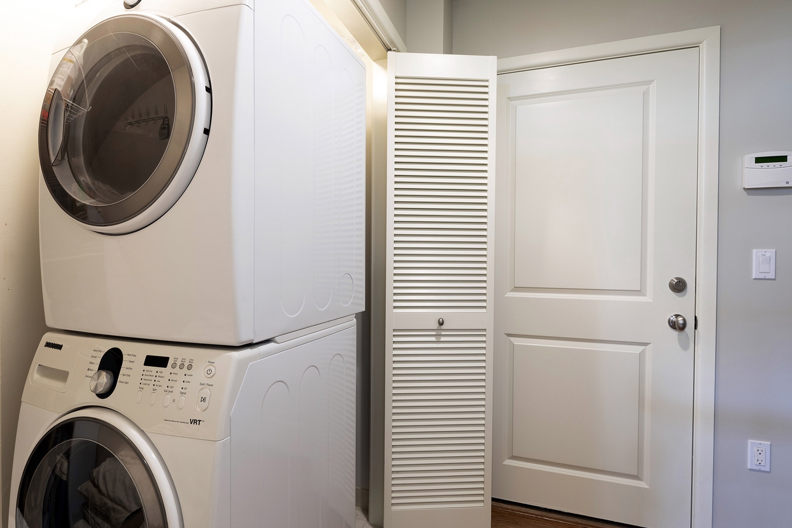 Laundry closet (2nd floor)