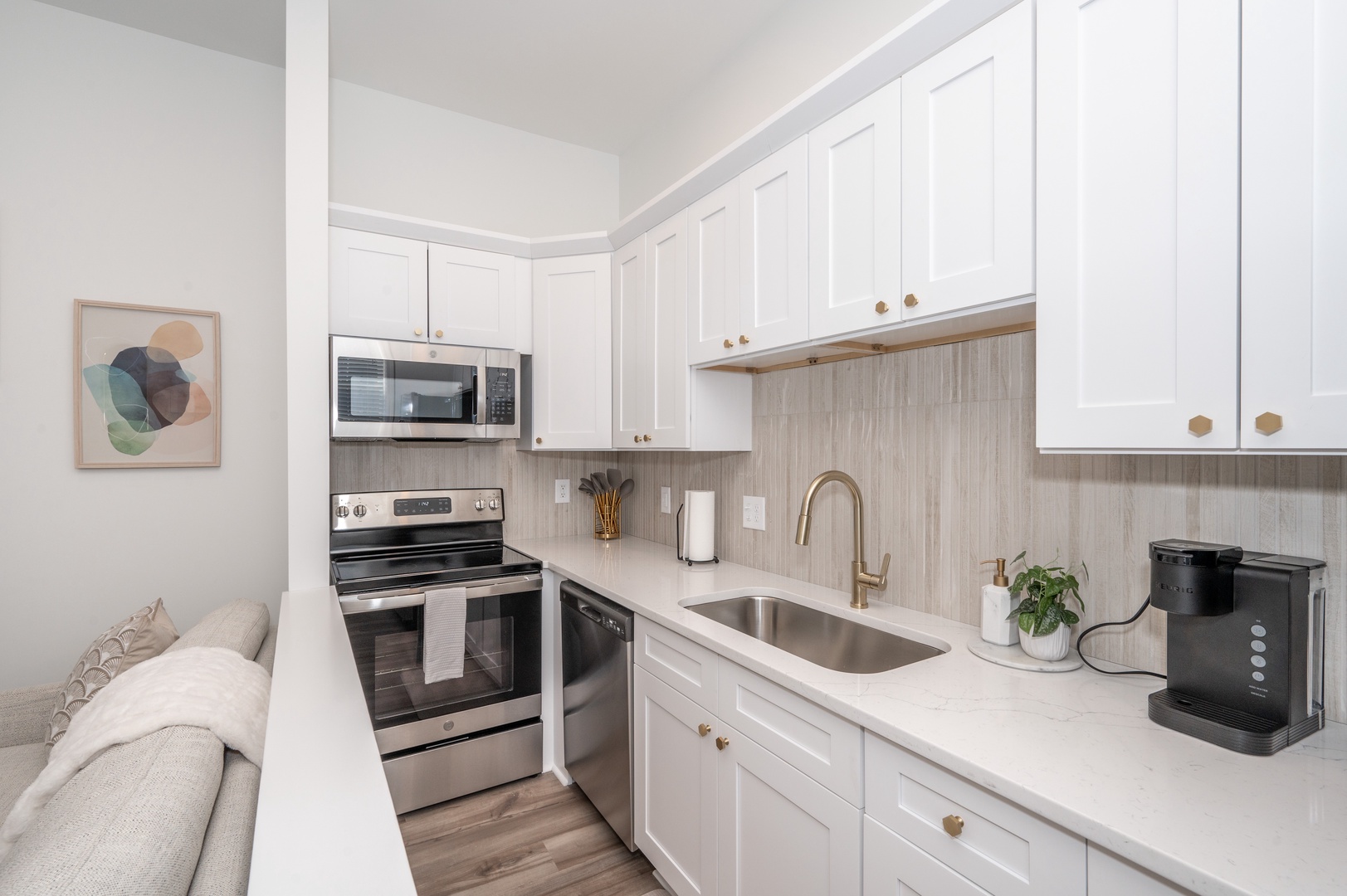 Unit 202: Prepare fabulous meals in the streamlined, well-equipped kitchen