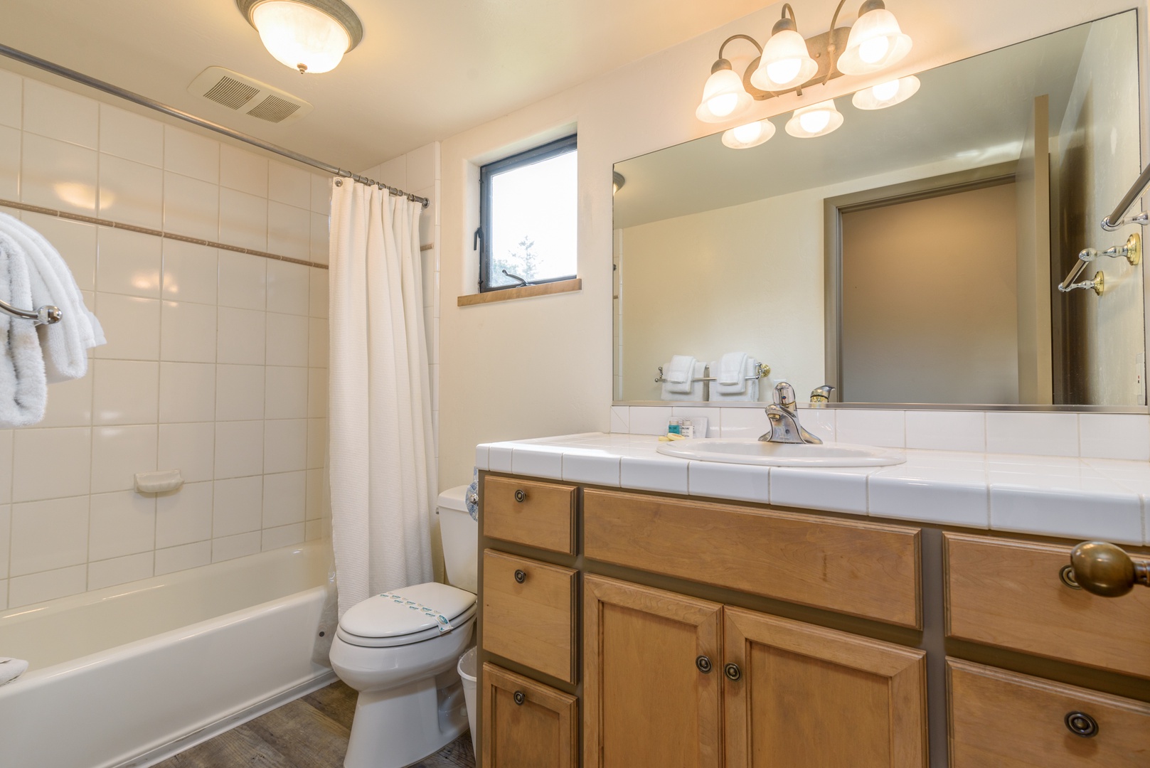 Shared bathroom with shower/tub combo