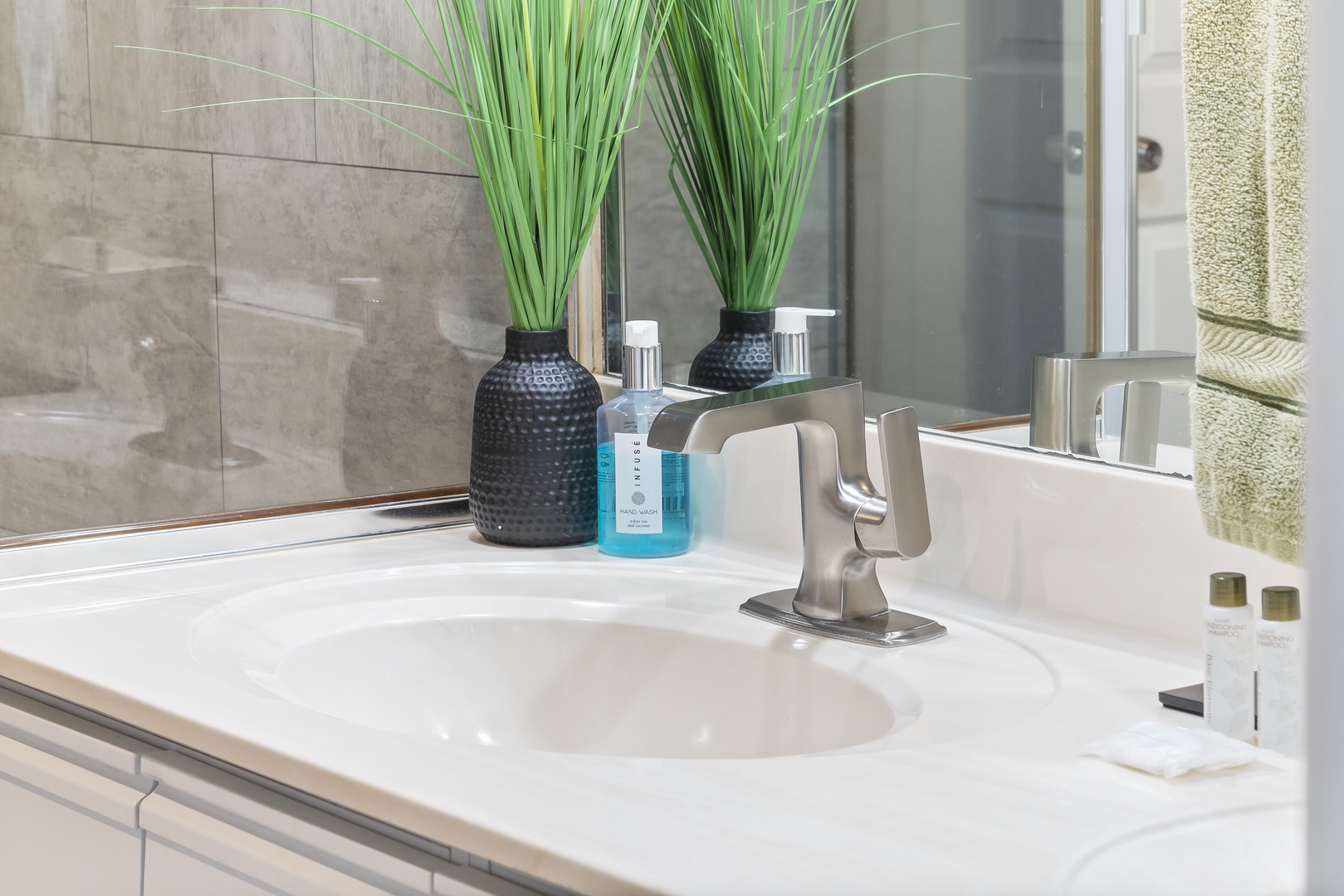 The final ensuite showcases a double vanity & shower/soaking tub combo