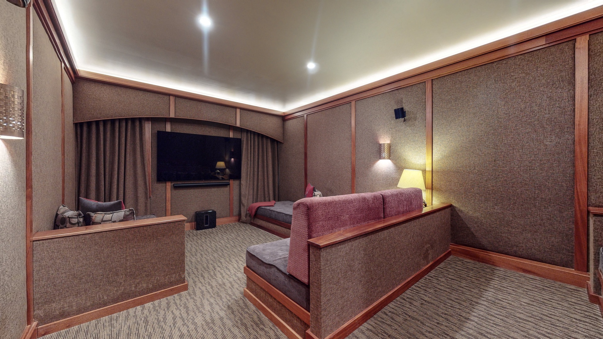 Screening room/theater (1st floor)