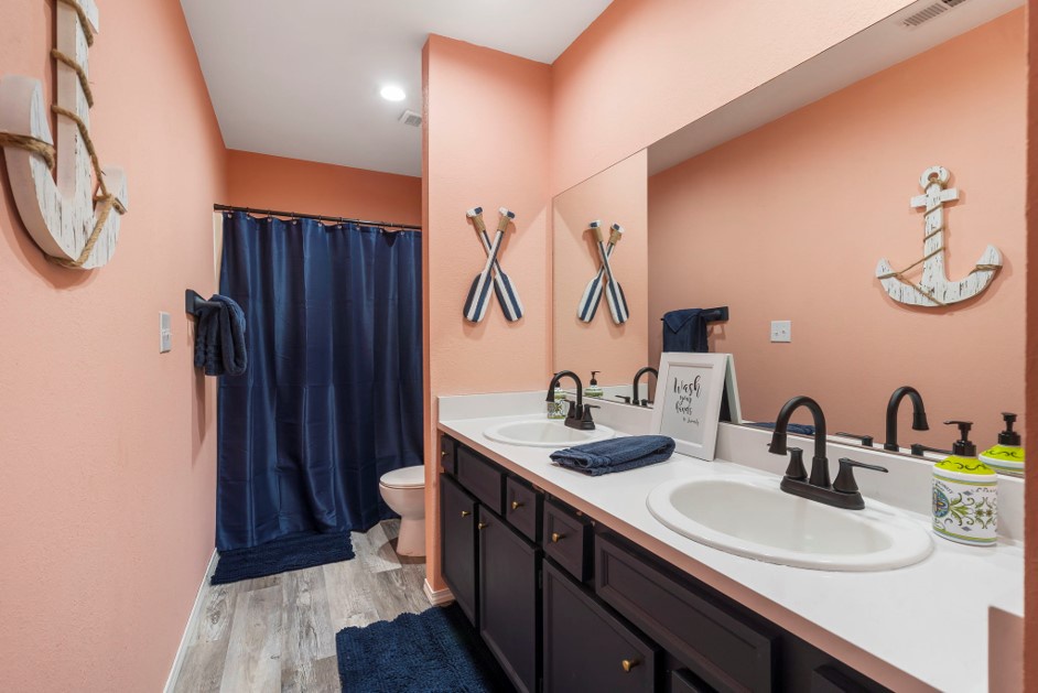 Unit 3 – En Suite Bathroom offering a sprawling Double Vanity & Shower/Tub Combo