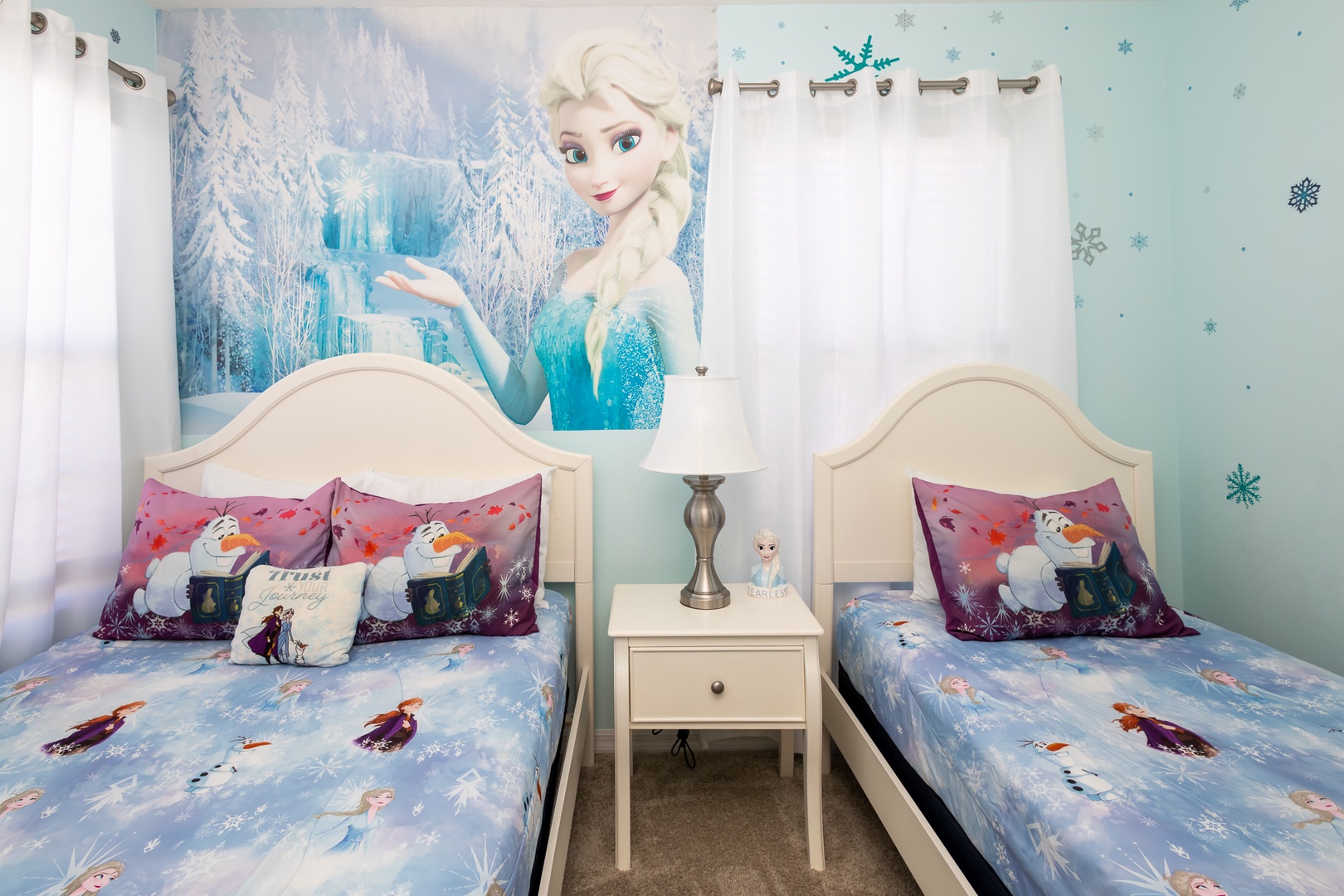 This Frozen-themed full and twin ensuite features a smart TV