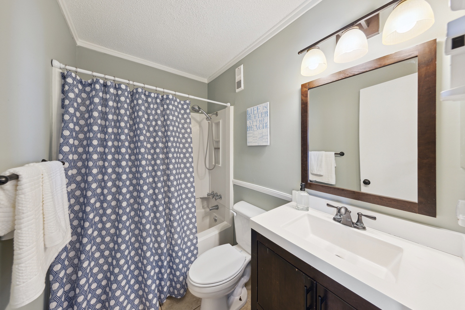 A second full bathroom offers a single vanity & shower/tub combo