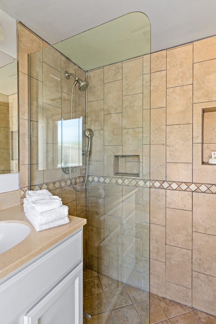 Bathroom #1 with Shower En-Suite to Bedroom #1