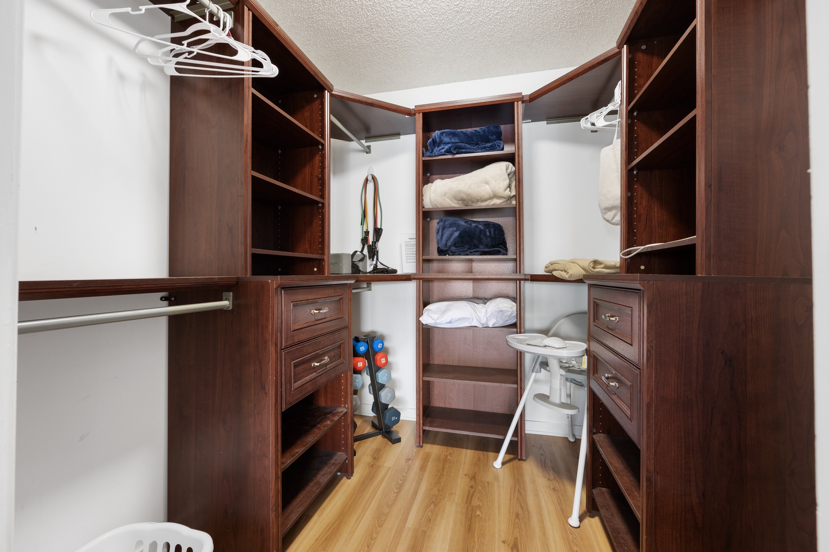 Keep clothes & bags tucked away in the oversized master walk-in closet
