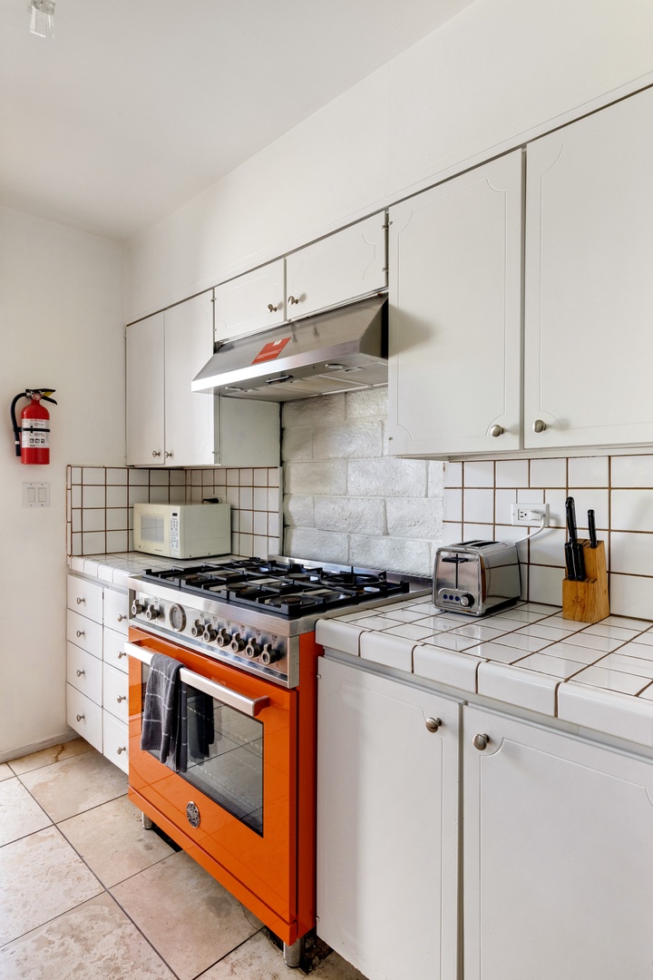 Kitchen has all your basics