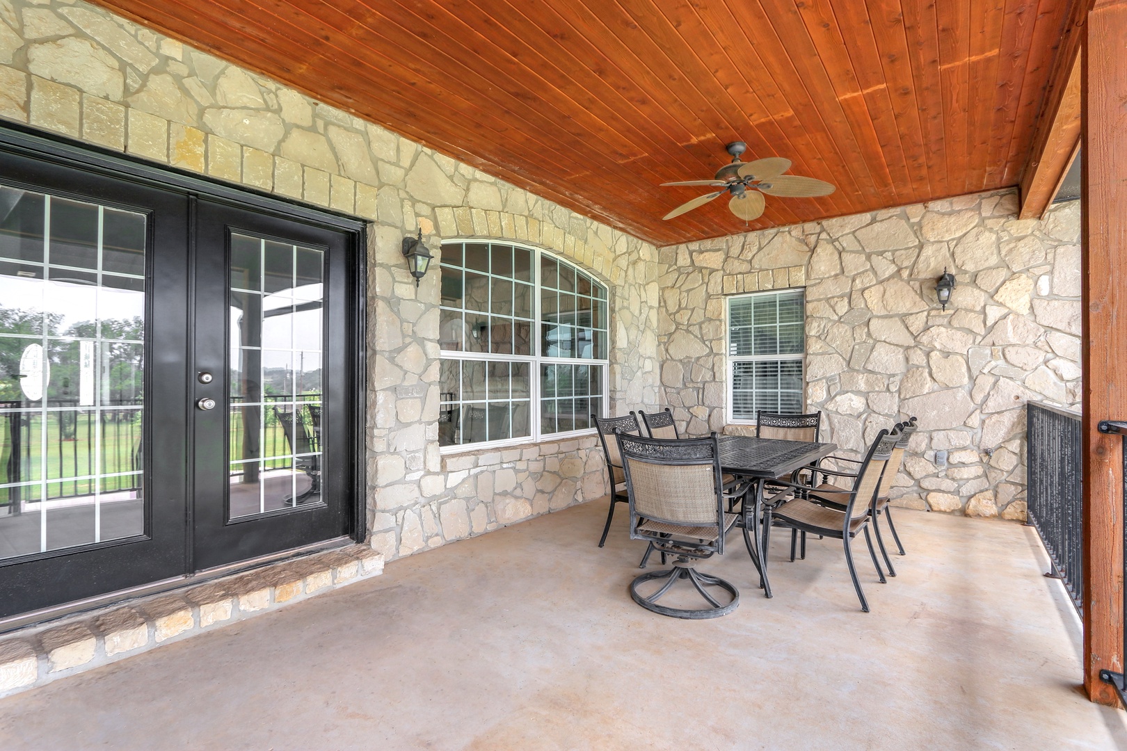 Dine alfresco or lounge the day away on the deck while you grill up a feast!