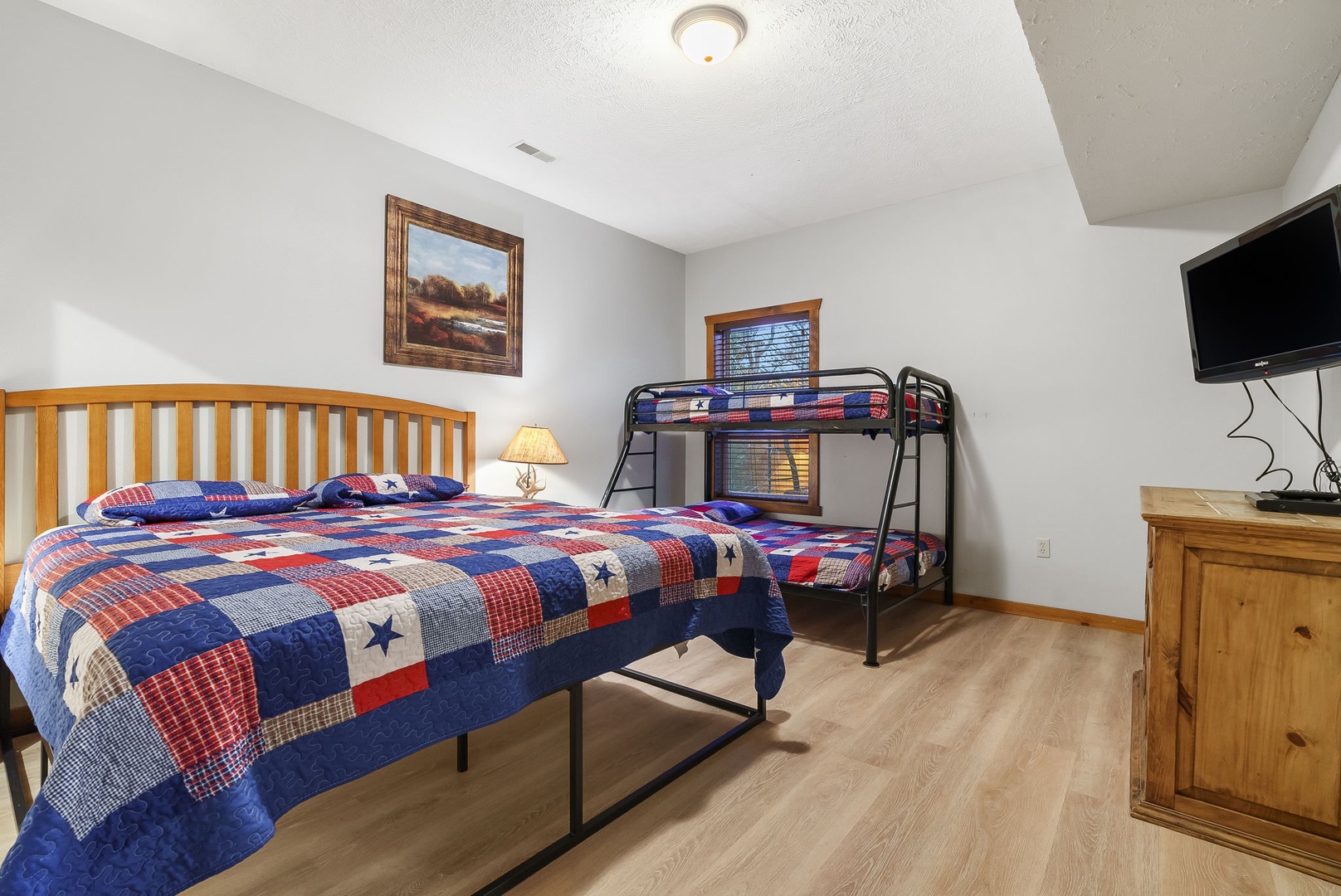 House 1 Bedroom #3 King with Bunk Bed Twin/Full