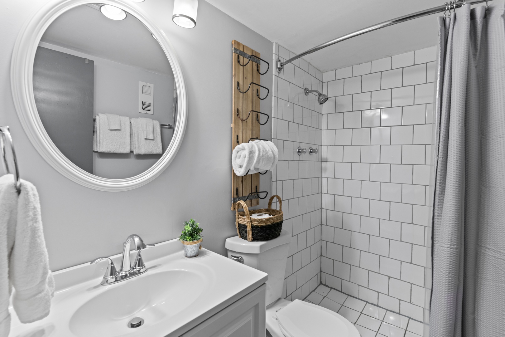 Ensuite bathroom with stand-up shower