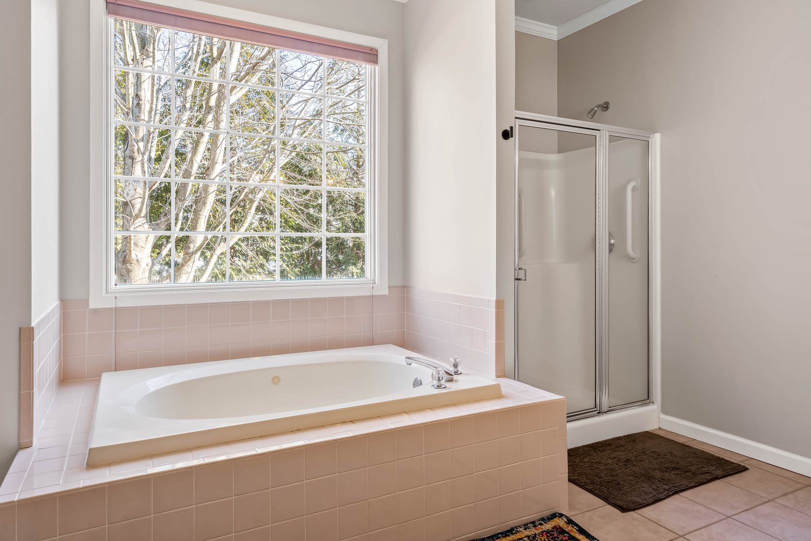 Bedroom 1(bathroom 1) en suite with separate shower, and soaking tub (main floor)