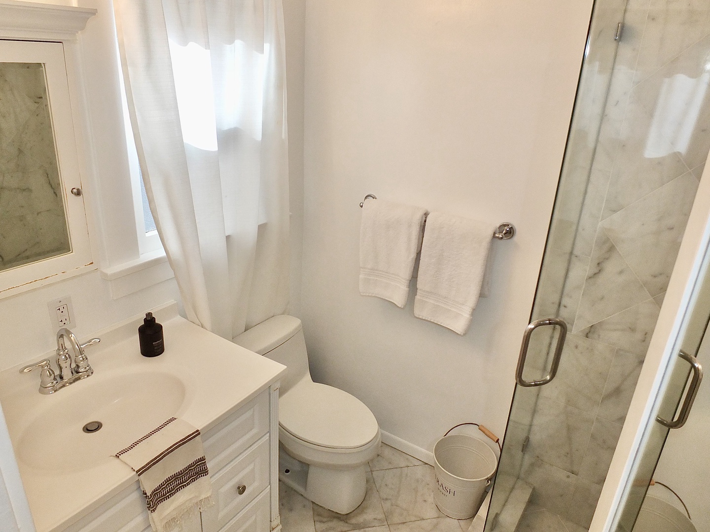 En-suite bathroom with stand up shower
